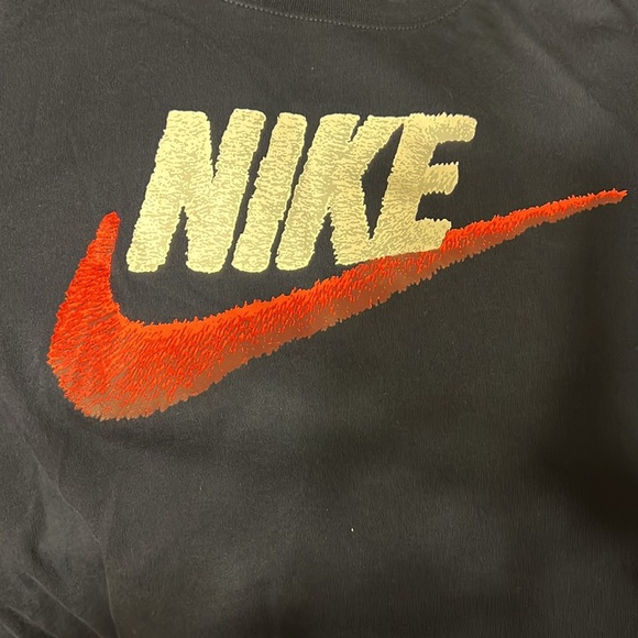 Nike Men’s Tee - Picture 3 of 4
